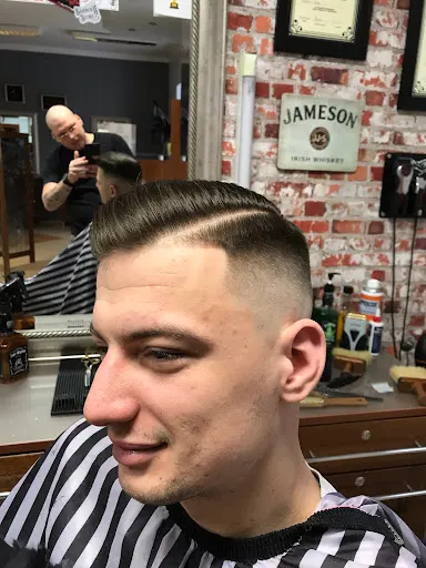 WRÓBLEWSKI BARBERSHOP strzyżenie męskie fryzjer